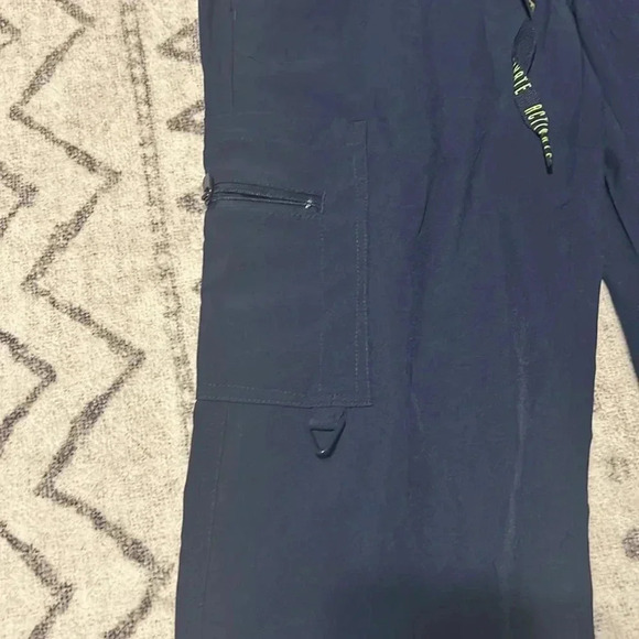 Medcouture Scrub Pants Size XSP NWT Active - Picture 3 of 7